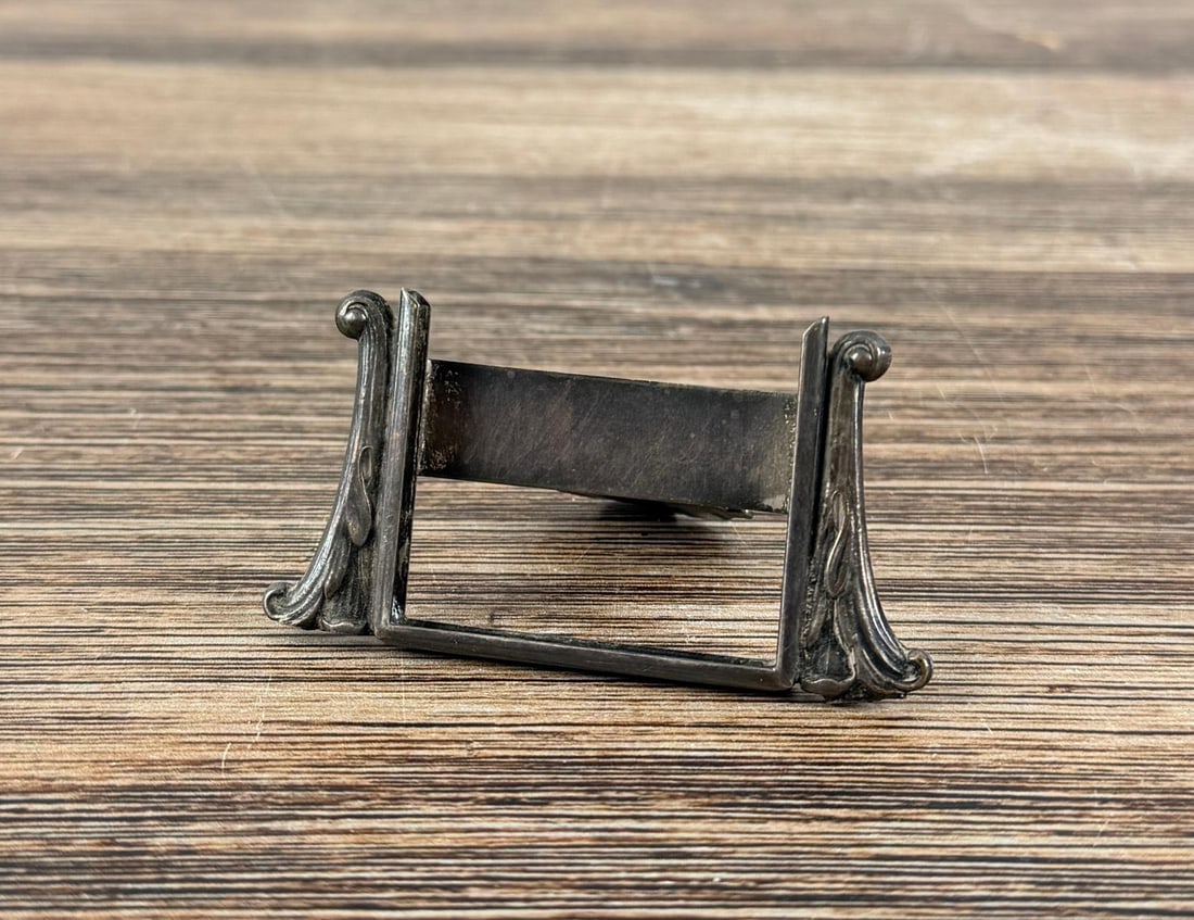 Victorian Tintype Dresser Stand (1 of 3)
