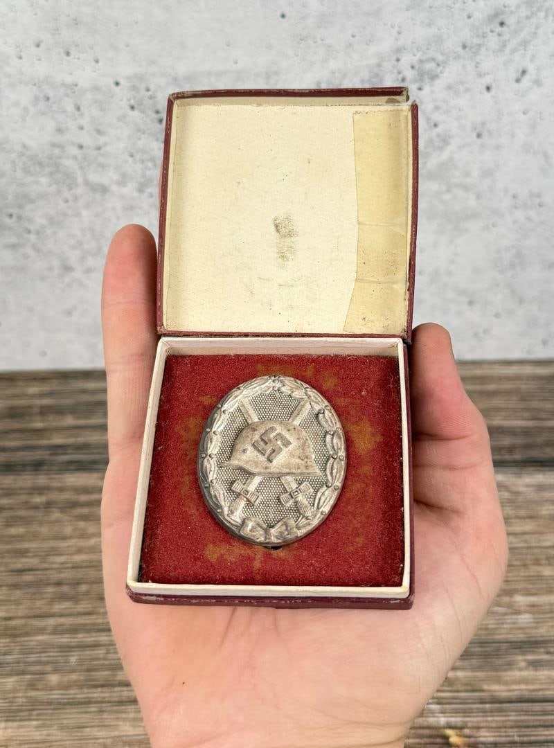 WW2 German Silver Wound Badge: 1 3/8" by 1 5/8"
