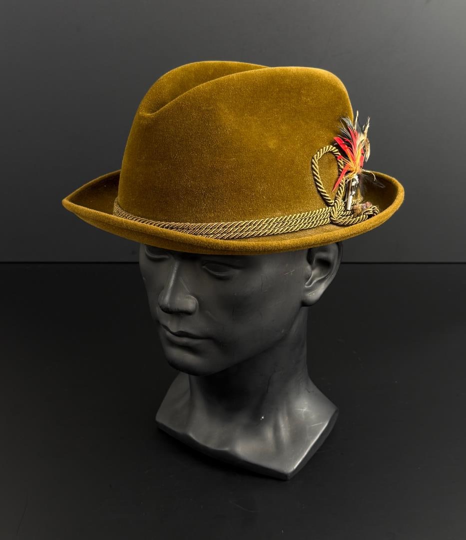 Dobbs Fur Felt Velour Fedora Hat: Nice example. Size 7.