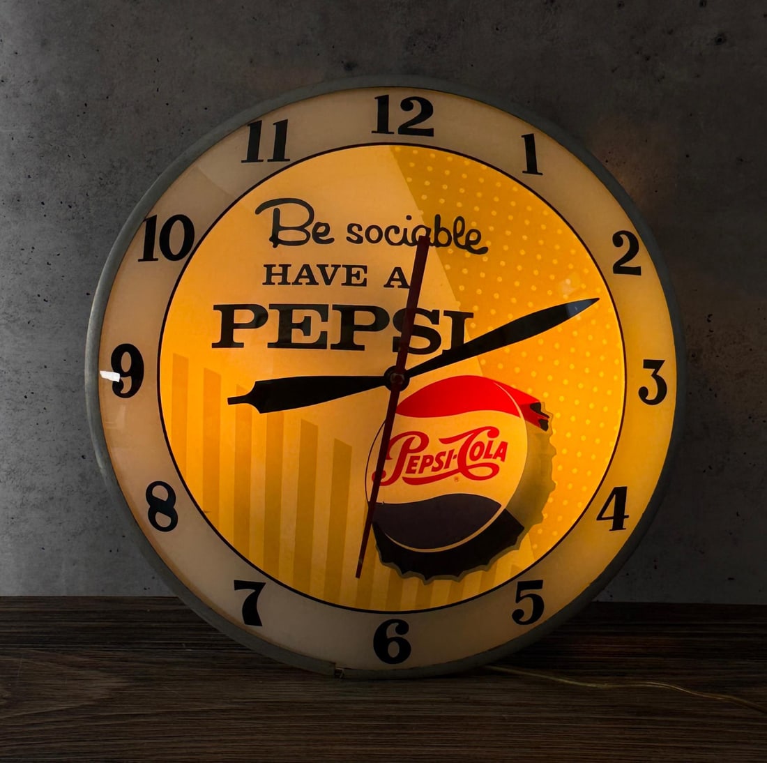 Pepsi Be Sociable Lighted Pam Clock: Working condition, 15" in diameter.