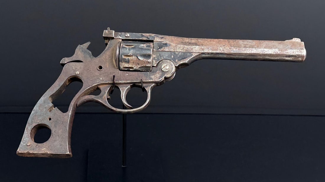 Montana Dug H&R Sportsman Double Nine 22 Revolver (1 of 9)