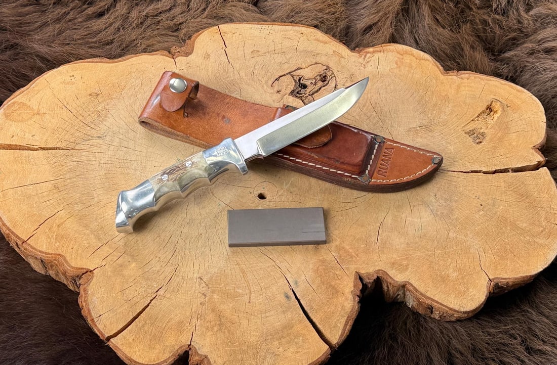 Ruana Bonner Montana 21a Deluxe Knife: 9 5/8" long.