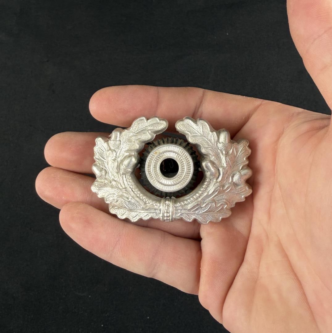 WW2 German Army Heer Visor Cap Oak Wreath Cockade (1 of 4)