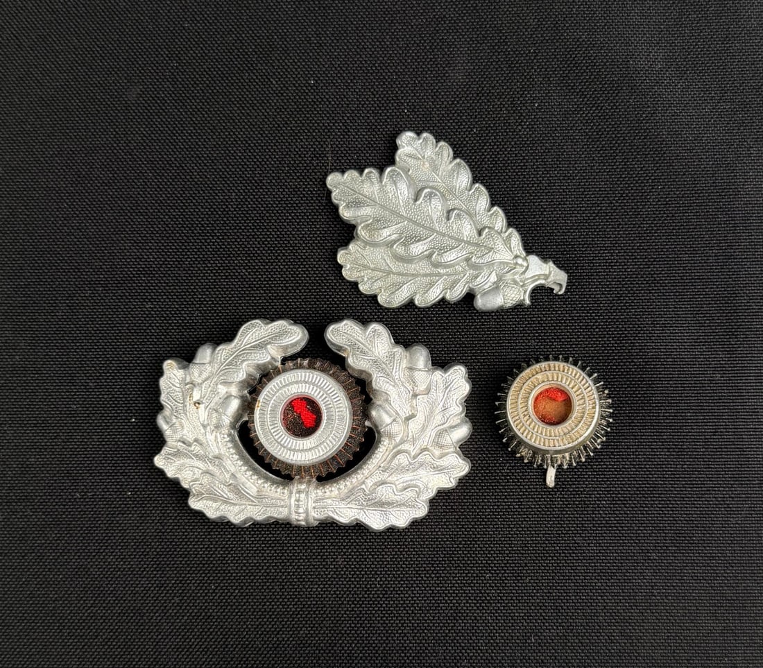 WW2 German Army Heer Visor Cap Oak Wreath Cockade: Nice grouping including extra parts.