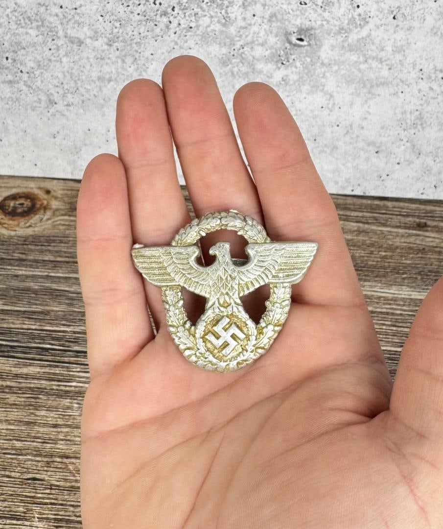WW2 German Police Visor Cap Eagle: Was glued into a display, residue on back.
