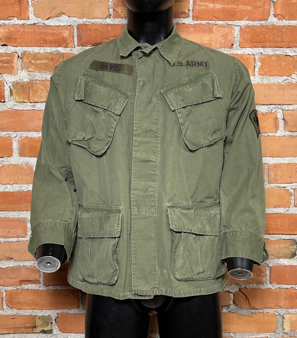 Named Vietnam War US Army Poplin Jungle Jacket: Third Pattern, manufactured in 1969. Size Small Short. 1st infantry division patch, Long Range Reconnaissance Patrol Tab and Private First Class Patch.