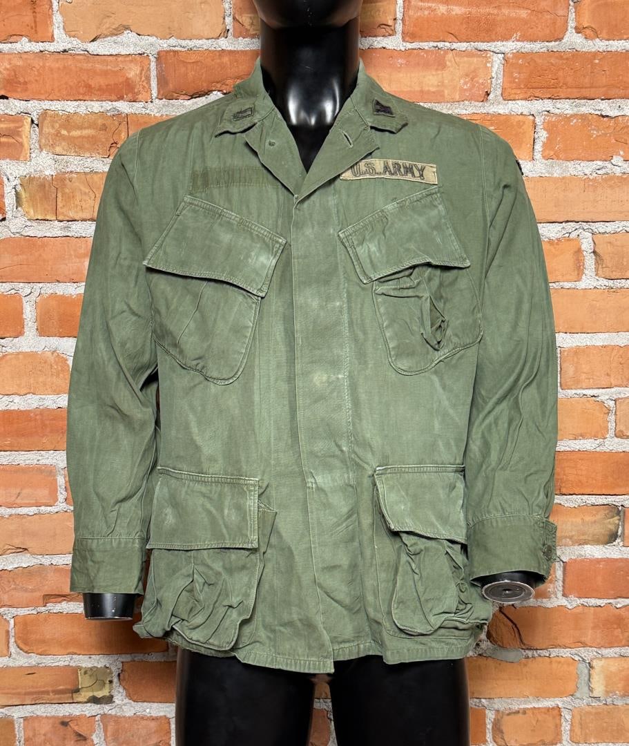 Vietnam War US Army Poplin Jungle Jacket: Manufactured in 1967, 3rd Pattern. Size is Small Short. Patches indicate the soldier was a First Lieutenant assigned to II Field Force.