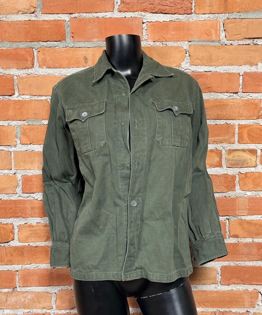 WW2 German Army Heer Uniform Shirt: 18" chest, 15" shoulder, 24 1/2" long. Zinc buttons, a few of which are missing.
