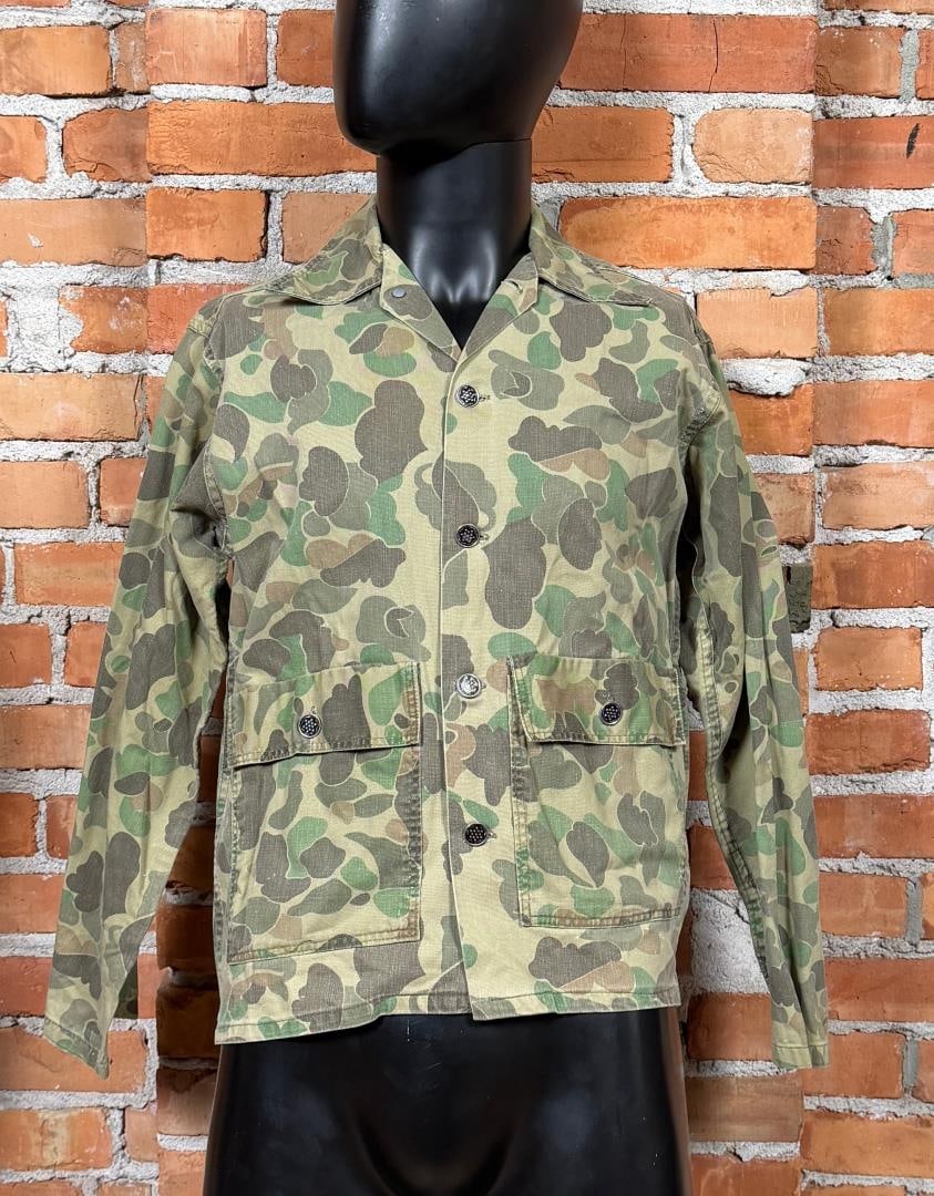 Vietnam War Duck Camo Beo Gam Jacket: Chest measures 19" across, Shoulders 14", 25" Length. 13 star buttons.