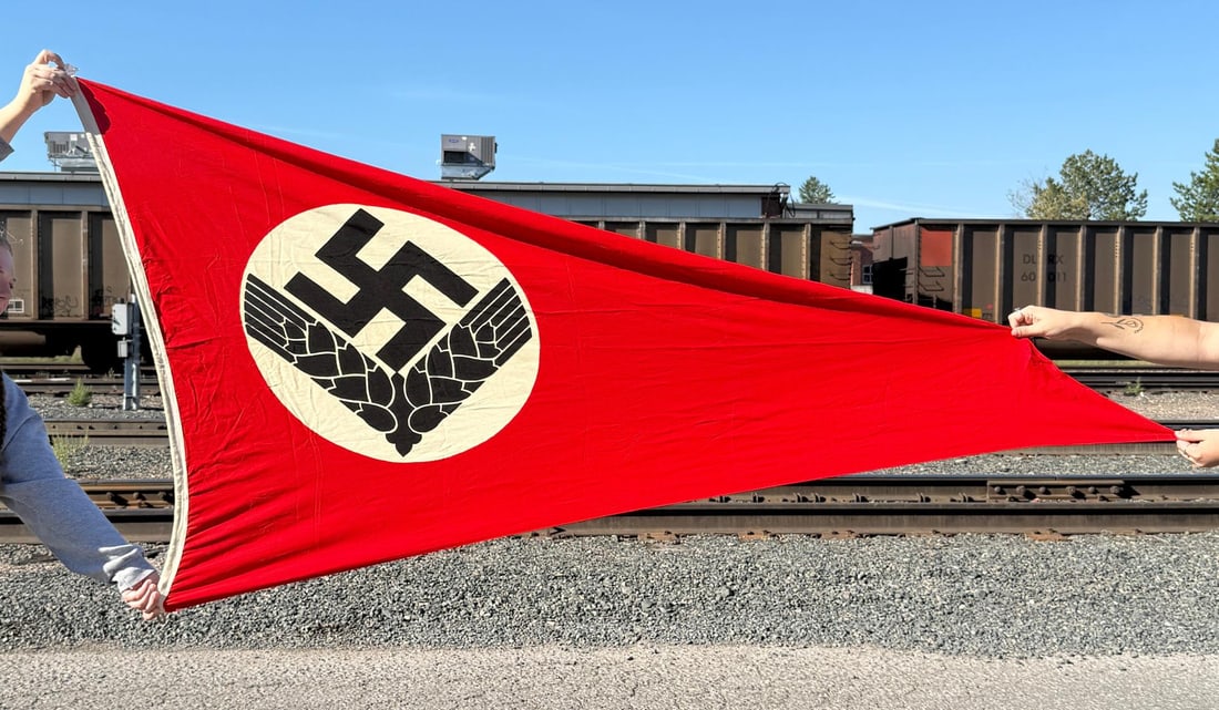 WW2 German RAD Womens Labor Service Flag: 46" by 81 3/4".