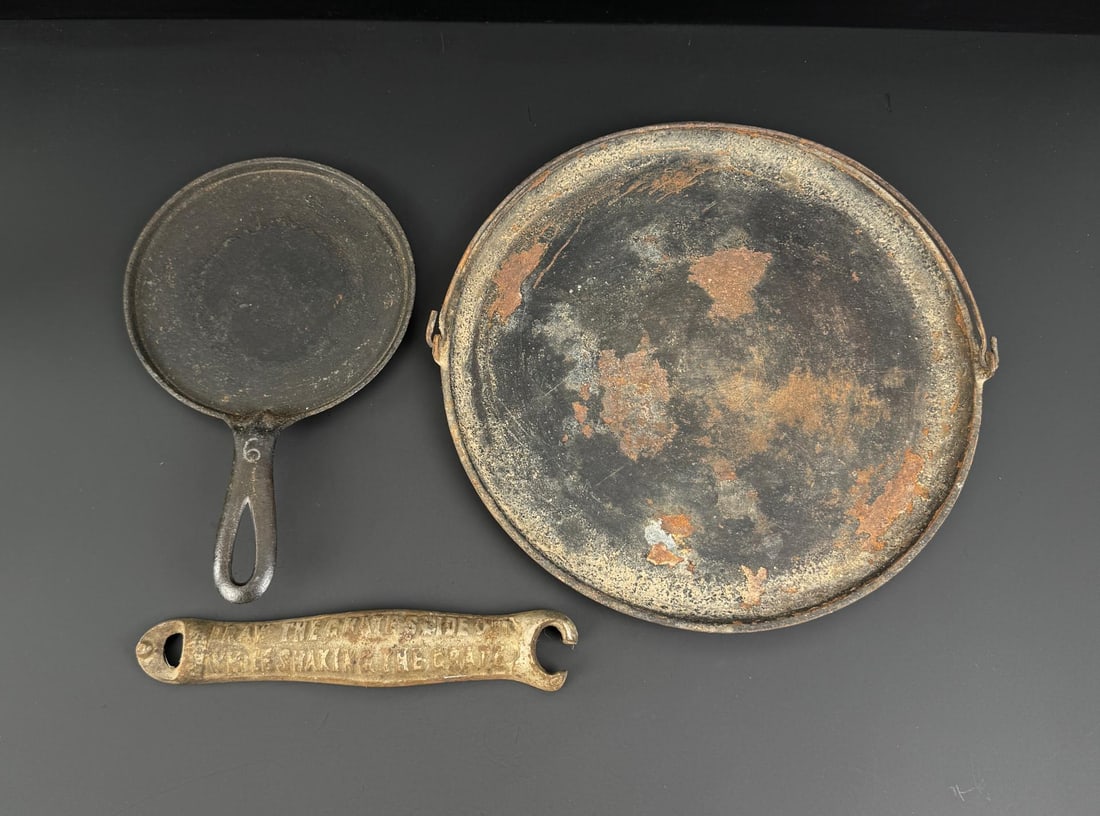 Collection of Cast Iron Skillet and Griddle: Nice grouping.