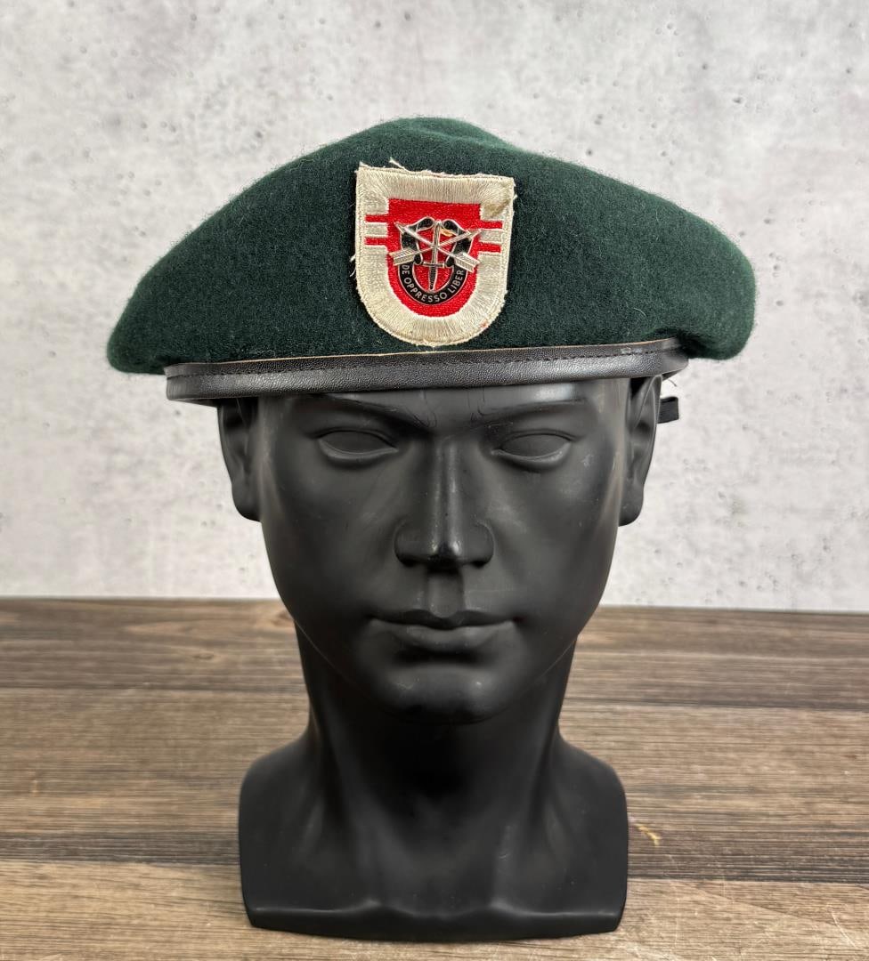 Army 7th Special Forces Green Beret: Size 7 1/4.