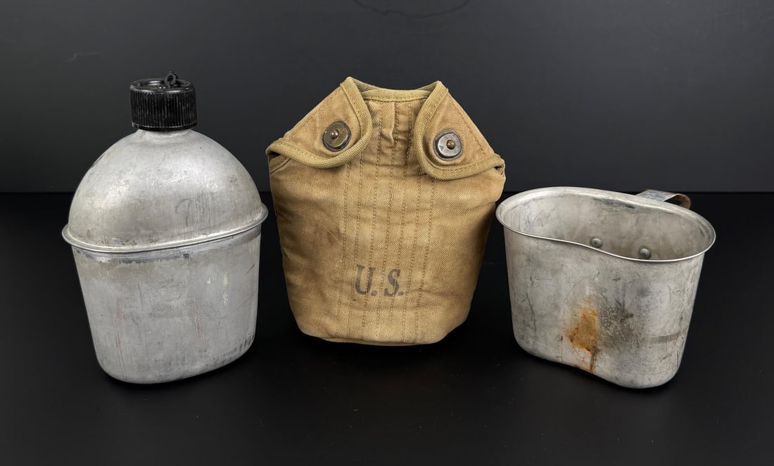 WW2 1942 US Army Canteen (1 of 7)