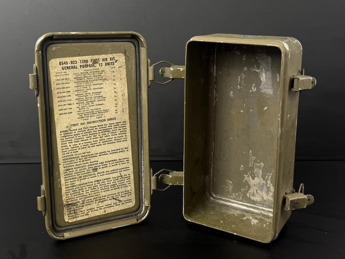 Vietnam War US Army 12 Unit First Aid Kit Box (1 of 7)