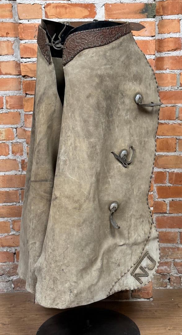 Montana Ranch Made Batwing Cowboy Chaps: Nice old pair, no makers marks. 37 1/2" long.