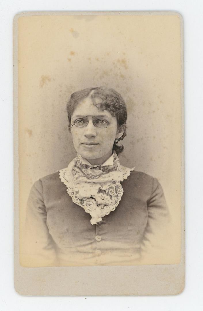 Woman Wearing Pince Nez Spectacles CDV Photo (1 of 3)