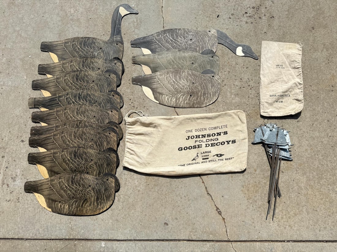Johnsons Folding Goose Dupe A Goose Decoy Set: Nice set of 12 in bag with stakes.