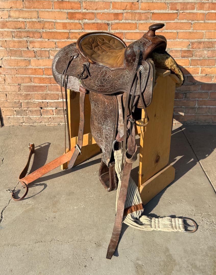 Montana Cowboy Tooled Leather Western Saddle (1 of 13)