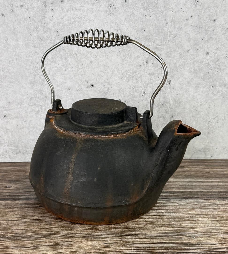 Antique Cast Iron Tea Kettle (1 of 8)