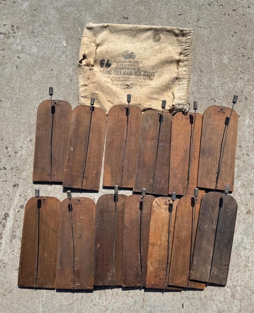 Johnsons Folding Fiber Board Duck Decoy Floats: Floating boards only. Nice set of 12 in Bag.