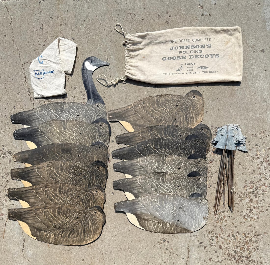 Johnsons Folding Goose Dupe A Goose Decoy Set (1 of 4)