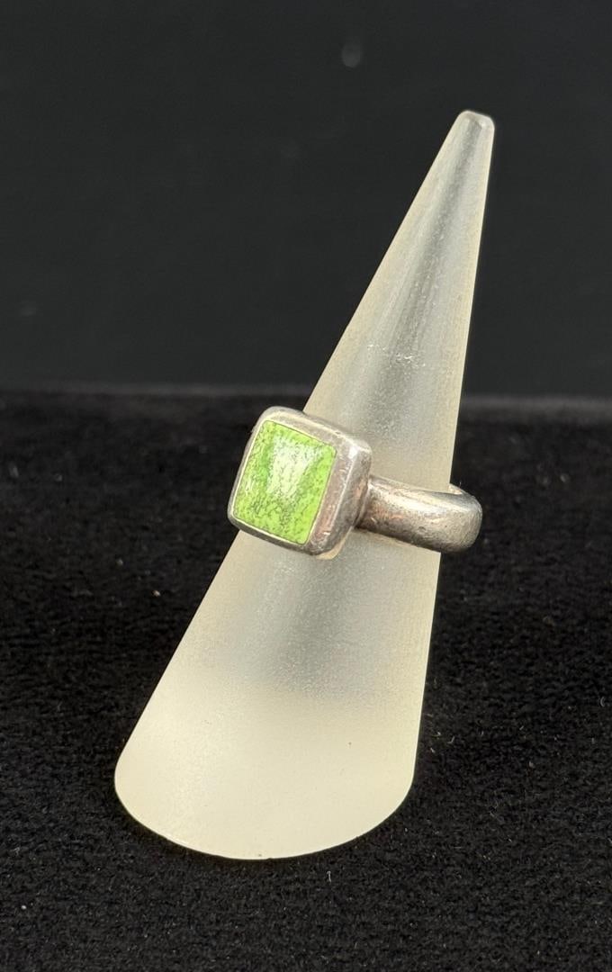 Sterling Silver Gaspeite Ring: 10.46 grams. Size 7.