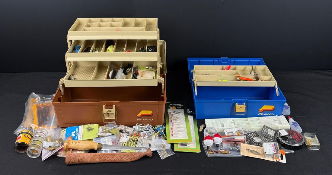 Vintage Fishing Tackle Boxes and Contents (1 of 15)