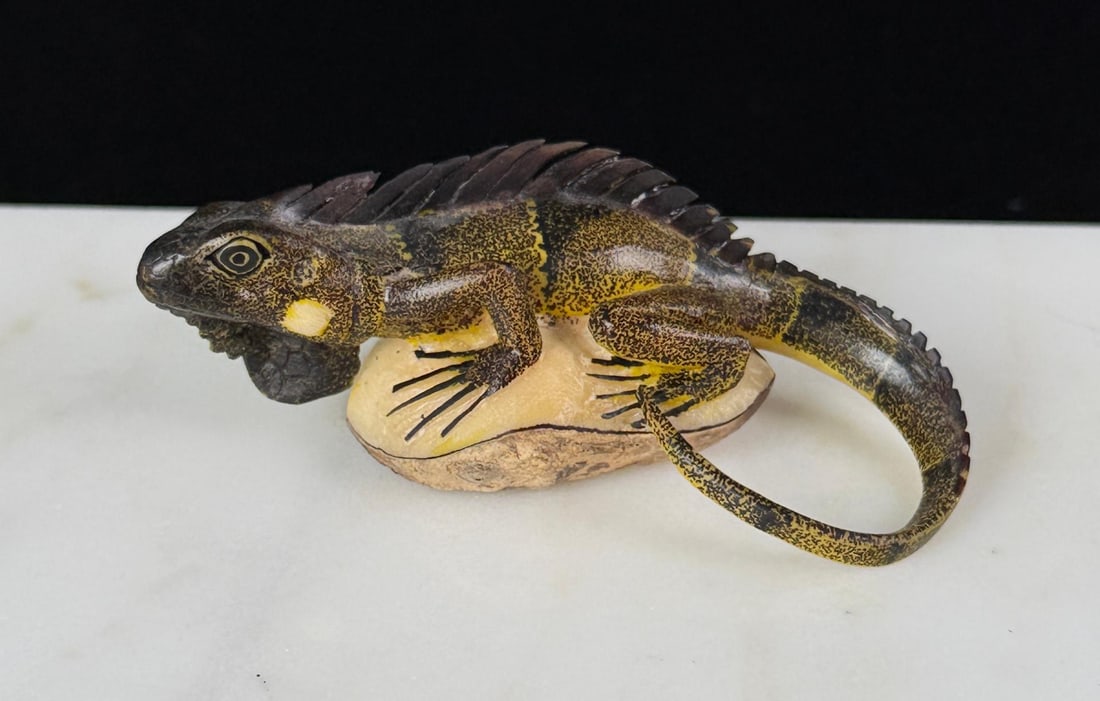 Wounan Indian Iguana Tagua Nut Carving: 1" by 1 1/2" by 3"