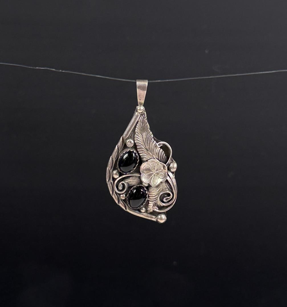 Navajo Sterling Silver Onyx Pendant (1 of 4)