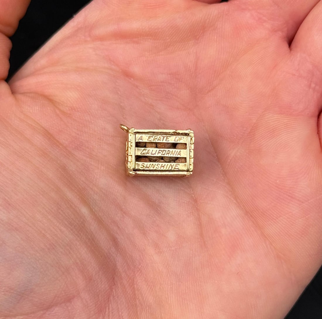 14k Gold Crate of California Sunshine Charm: Neat charm with miniature oranges. 4.65 grams. Lot requires payment via non credit card only.
