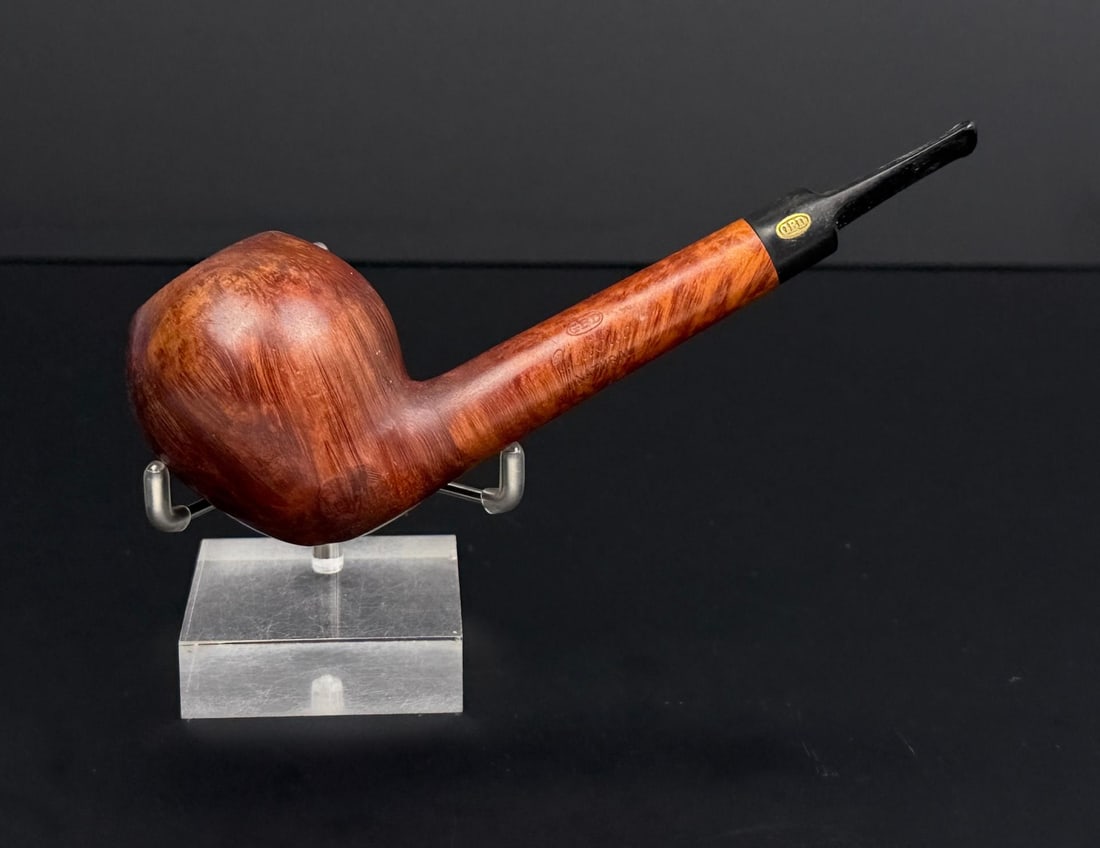 GBD Unique Briar Estate Tobacco Pipe (1 of 7)