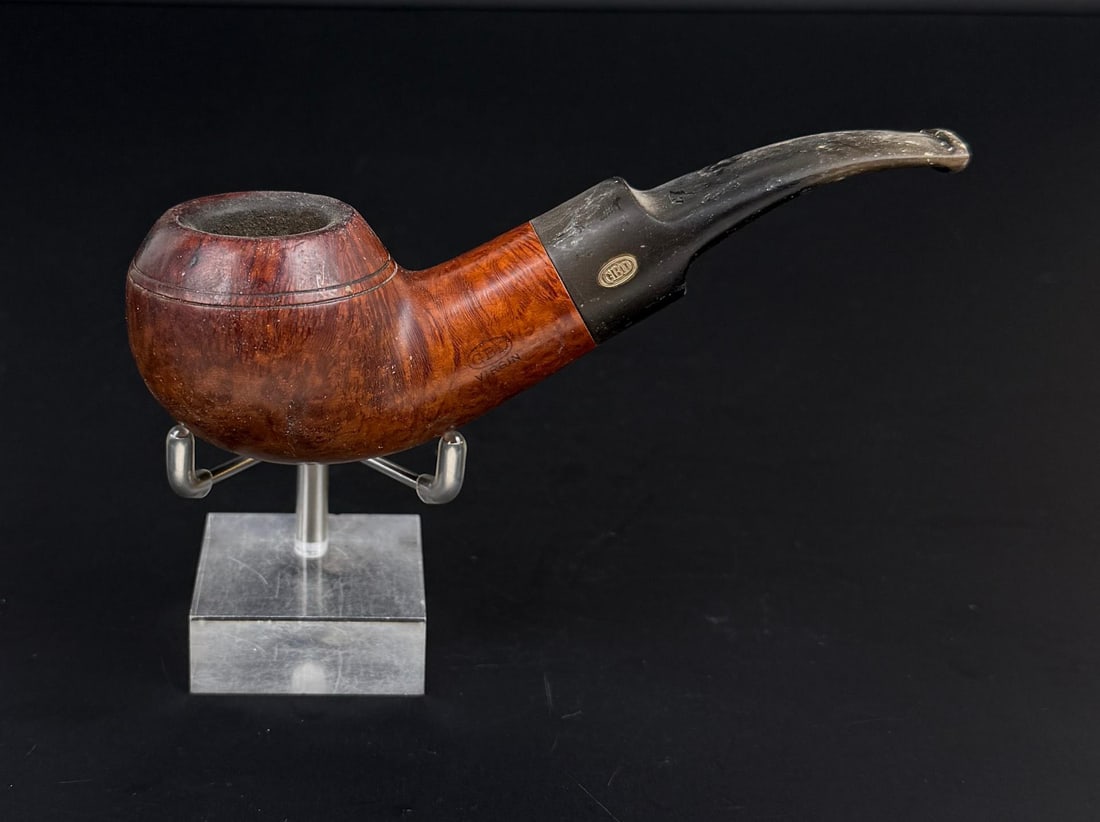 GBD Briar Virgin Bulldog Estate Tobacco Pipe: Smooth bulldog shape. Serial 9438. Made in London. 5 1/4" long.
