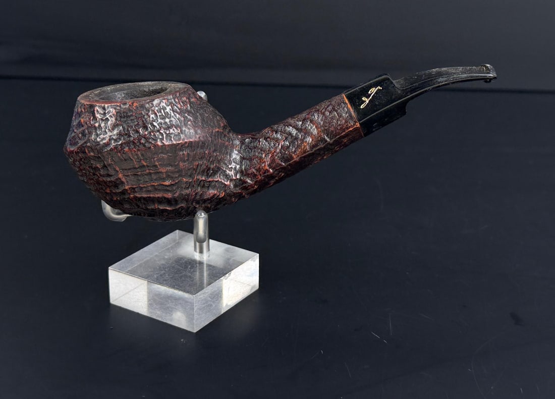 Savinelli Autograph 4 Estate Tobacco Pipe: Sandblasted Briar. Bulldog Bent Rhodesian shape. Hand made in Italy. 5 7/8" long.