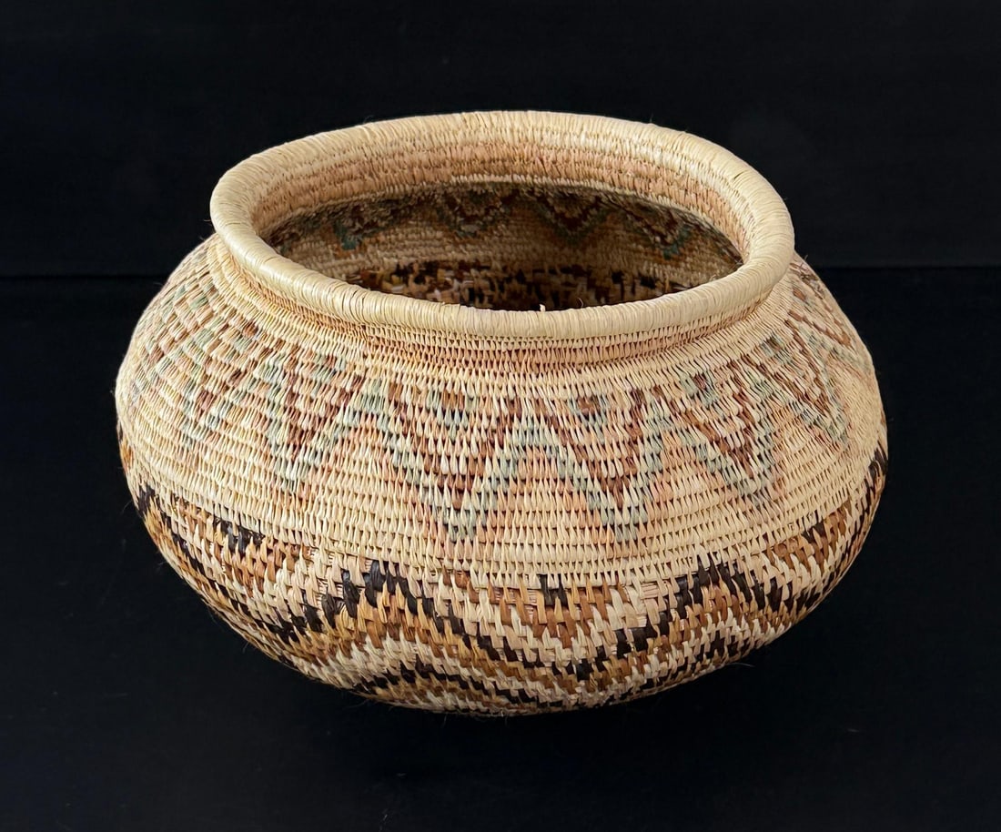 Wounaan Embera Panamanian Rainforest Basket: 7 1/4" diameter, 4 1/2" tall.
