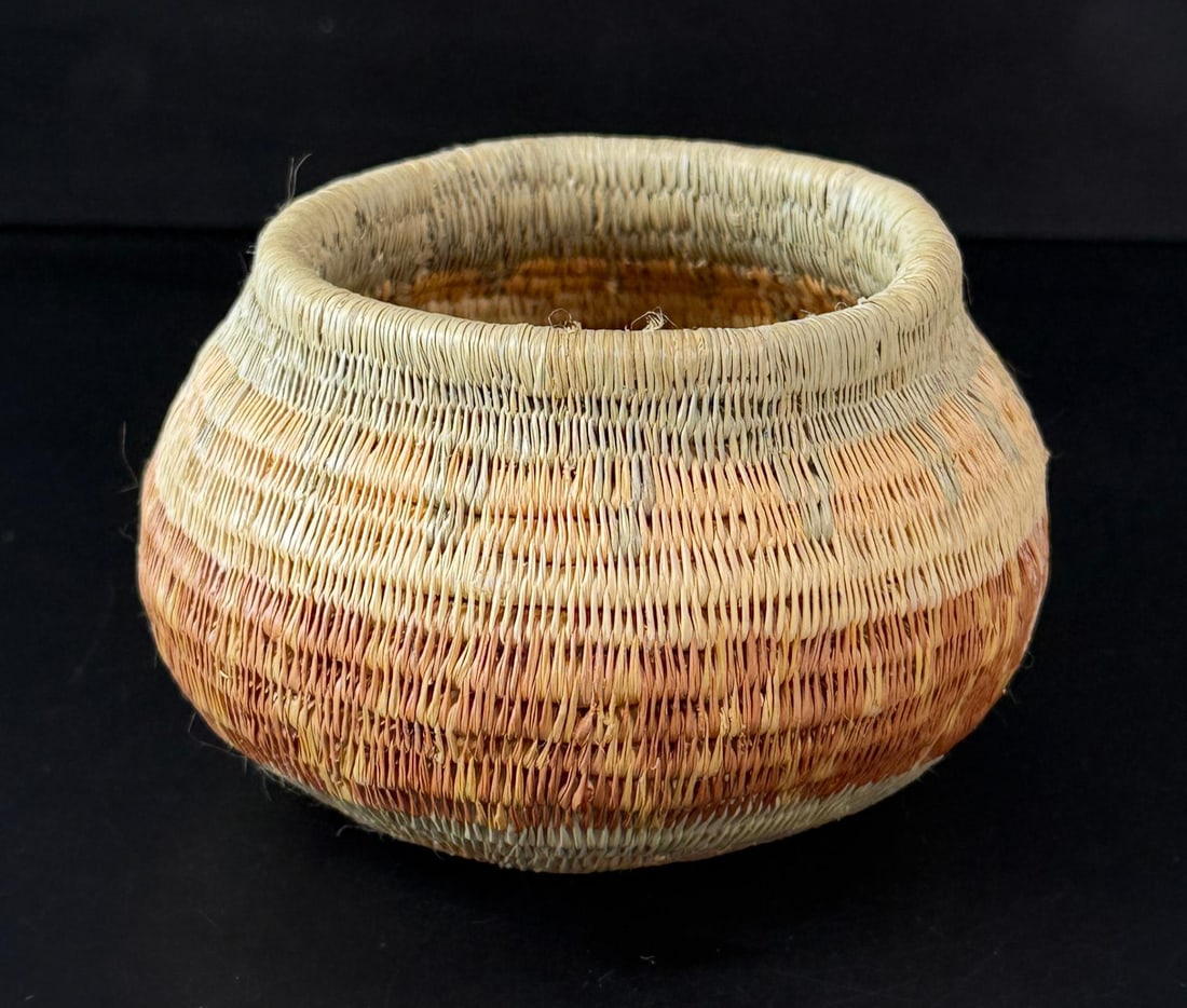 Wounaan Embera Panamanian Rainforest Basket: 5" diameter, 3" tall.