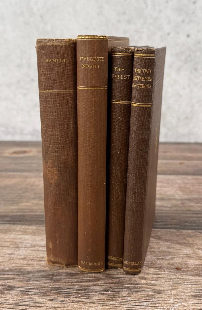 Collection of William Shakespeare Books (1 of 9)