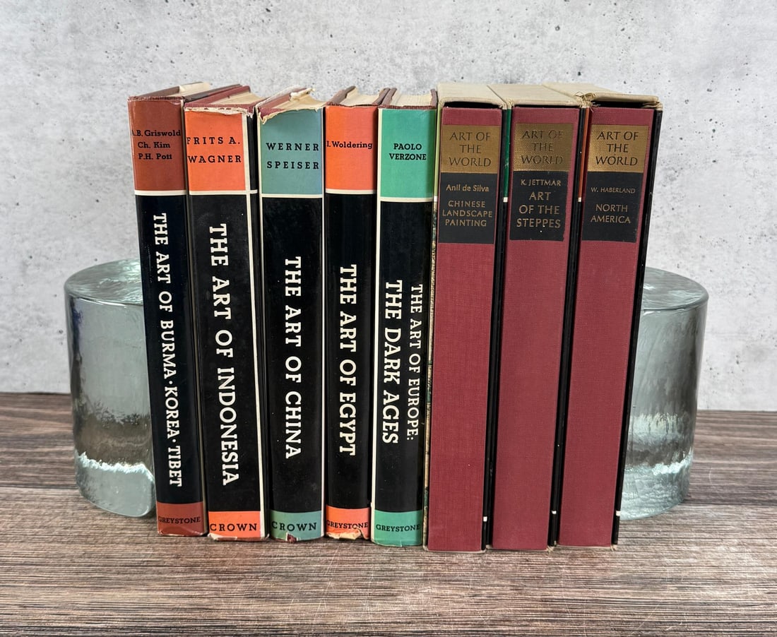 Art of the World Books: Nice grouping