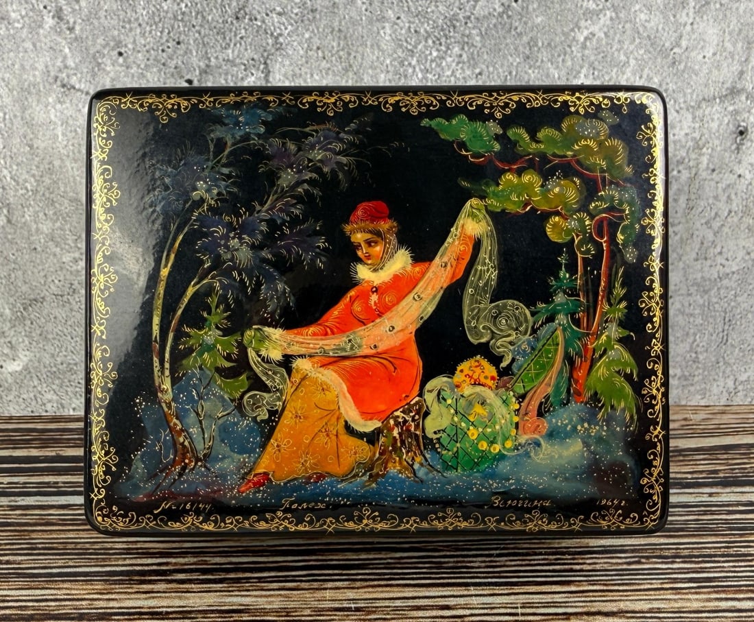 Russian Palekh Fairy Tale Lacquer Box: Zoya Ivanovna Vyugina artist. 3" by 2 3/8" by 1 3/8".