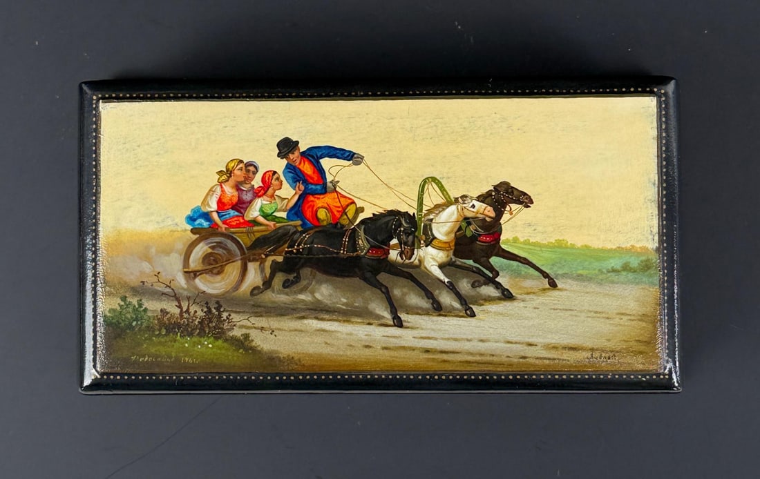 Russian Fedoskino Troika Lacquer Box: 6 1/4" by 3 1/2" by 1 1/2"
