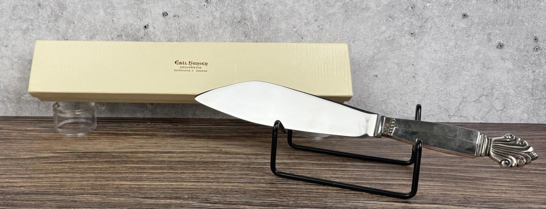Georg Jensen Sterling Silver Acorn Cake Knife: Comes in the original box.