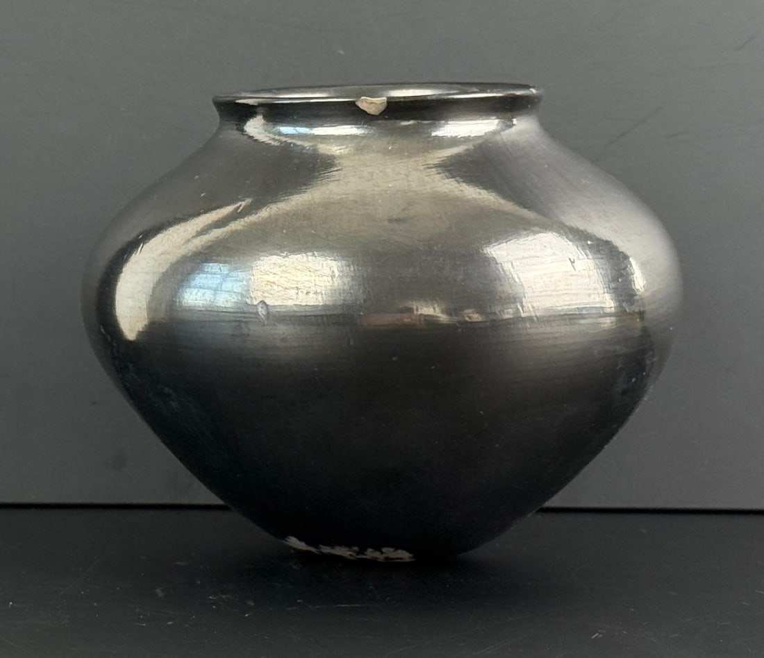 Fernando Mata Ortiz Pottery Jar: Signature loss, chipped. 6 1/4" diameter, 5" tall.