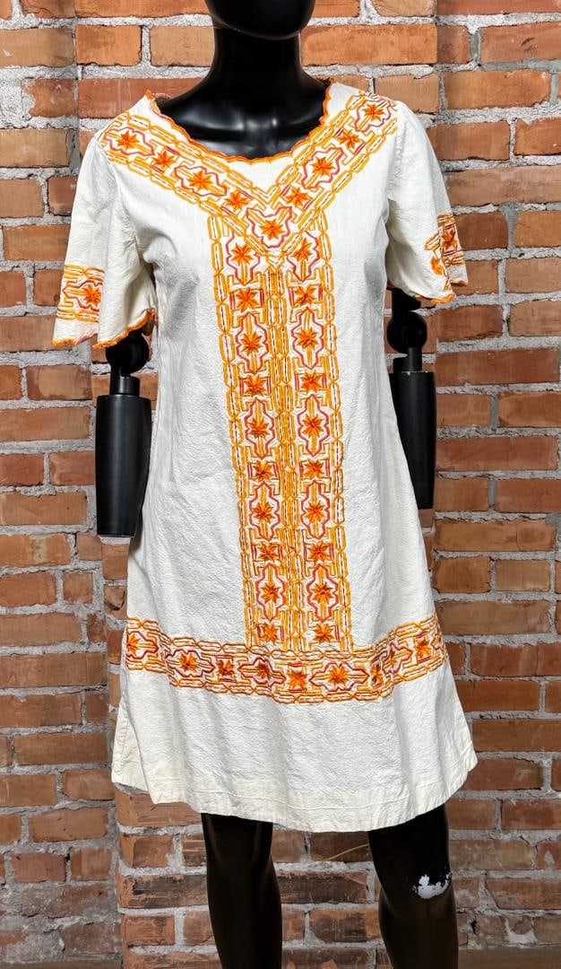 Vintage Boho Hippie Kaftan Dress: 19" armpit to armpit, 15" armpit to armpit, 36 1/2" long.
