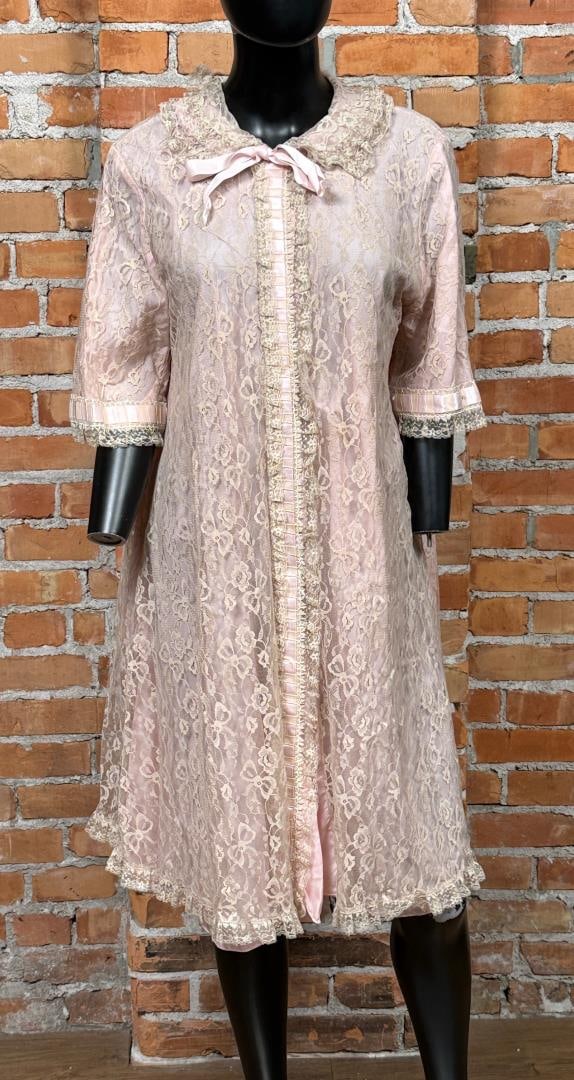Vintage Pink Lace Duster Robe Night Gown: 22" armpit to armpit, 16" shoulder to shoulder, 39" long.