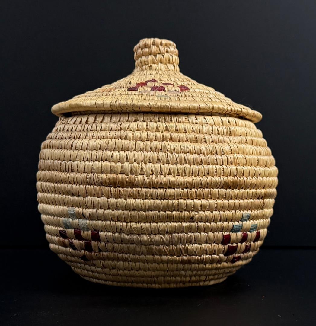 Alaskan Inuit Eskimo Yupik Lidded Basket (1 of 12)