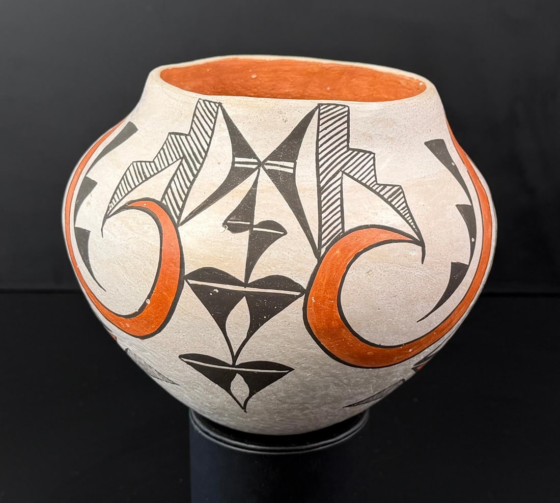 Mildred Antonio Acoma Pueblo Olla Water Jar: 7 1/4" diameter, 6" tall.