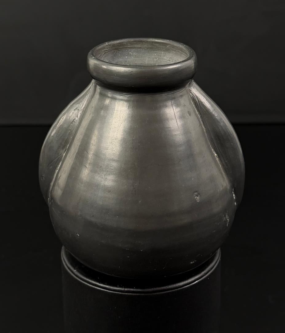 Lama Oaxaca Mexico Pottery Jar: 4 1/8" tall, 3 5/8" diameter.
