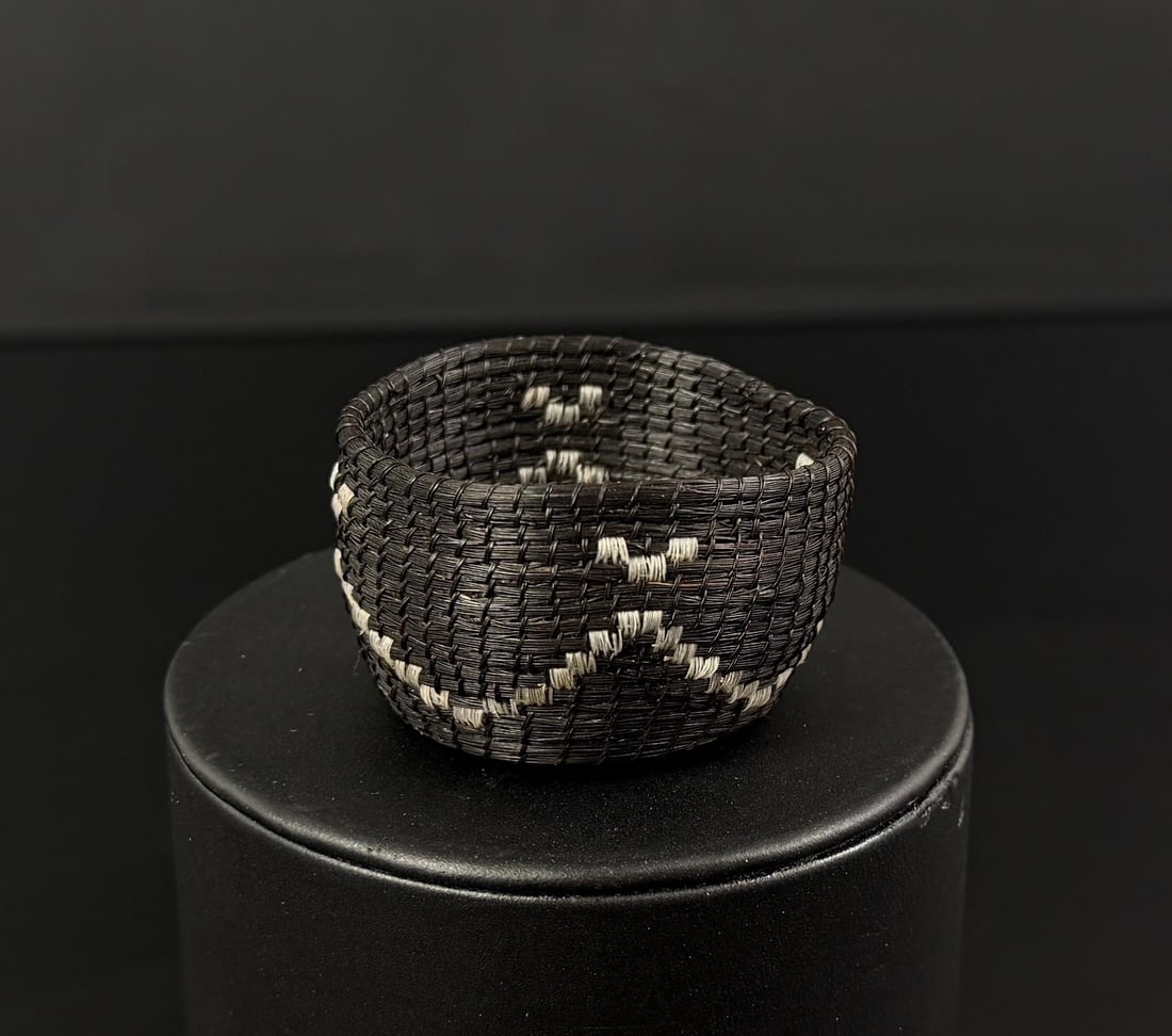 Linda Aguilar Chumash Indian Horsehair Basket: 2" diameter, 1 1/8" tall.