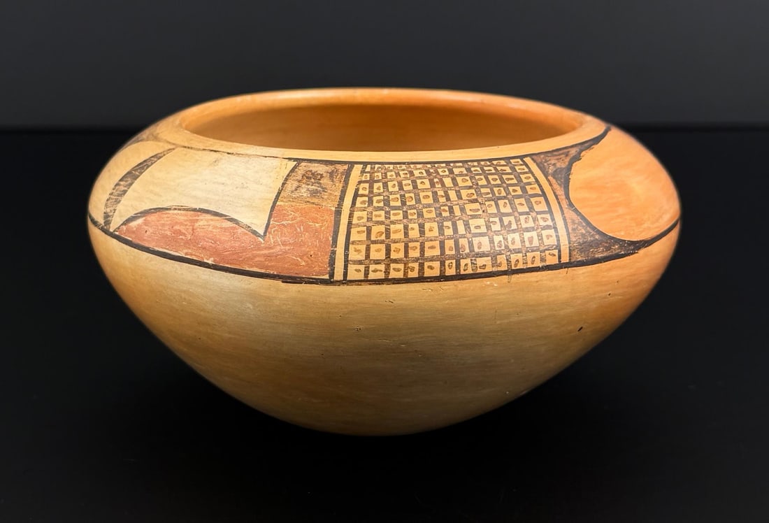 Laura Preston Walpi Village Hopi Pot: Cracked. 6" diameter, 3" tall.