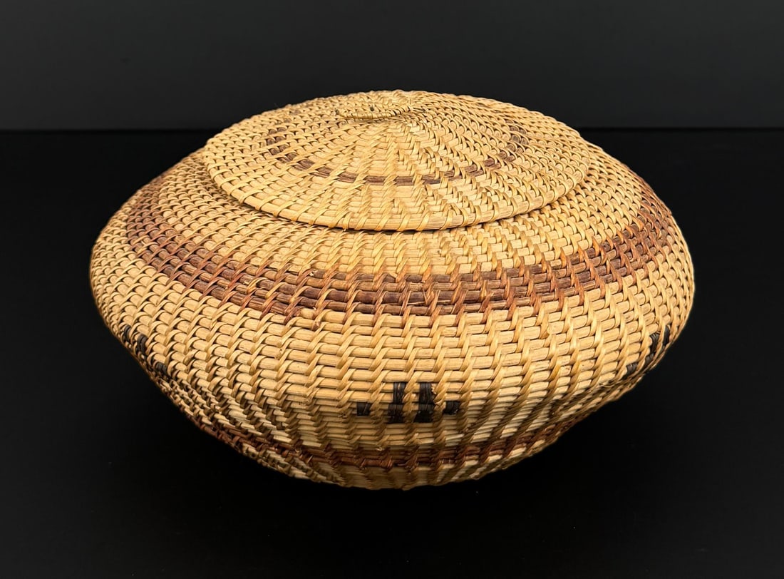 Washoe Native American Indian Lidded Basket: 8 1/2" diameter, 5" tall.