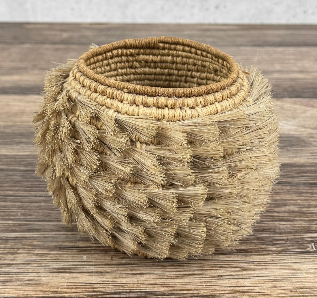 Chumash Horsehair Native American Indian Basket: Attributed to Linda Aguilar. 5 3/4" diameter, 4 1/8" tall.